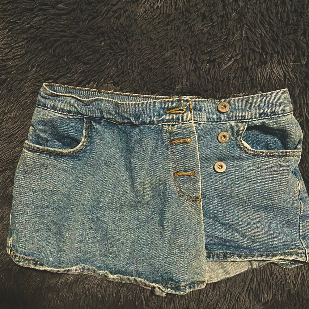 Only worn once, bullhead size 7 Jean skort. Bullhead is sold at Pacsun.